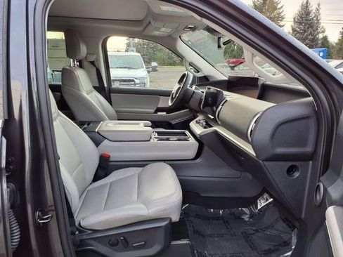 Certified 2025 Ford Expedition Active AWD/4WD image 9