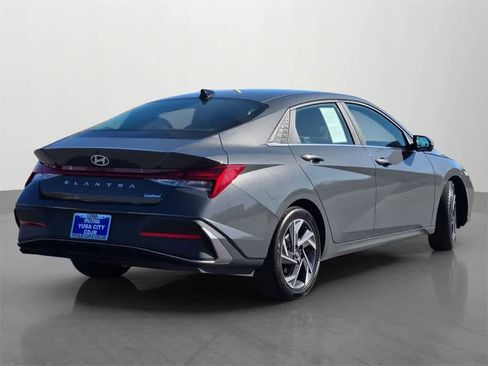 Used 2024 Hyundai Elantra Limited image 6