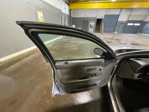 Used 2002 Ford Taurus SES image 22