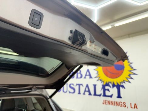 Used 2017 Toyota Highlander SE image 22