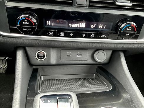 Used 2023 Nissan Rogue SV AWD/4WD image 15