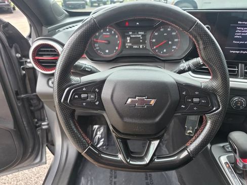 Used 2024 Chevrolet Trax RS FWD image 23