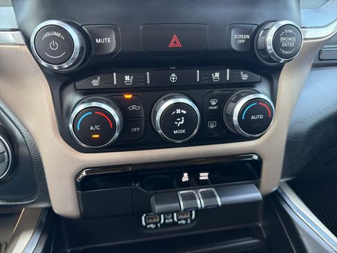 Used 2022 RAM 1500 Laramie AWD/4WD image 22