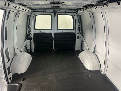 New 2026 Chevrolet Express 2500 image 18