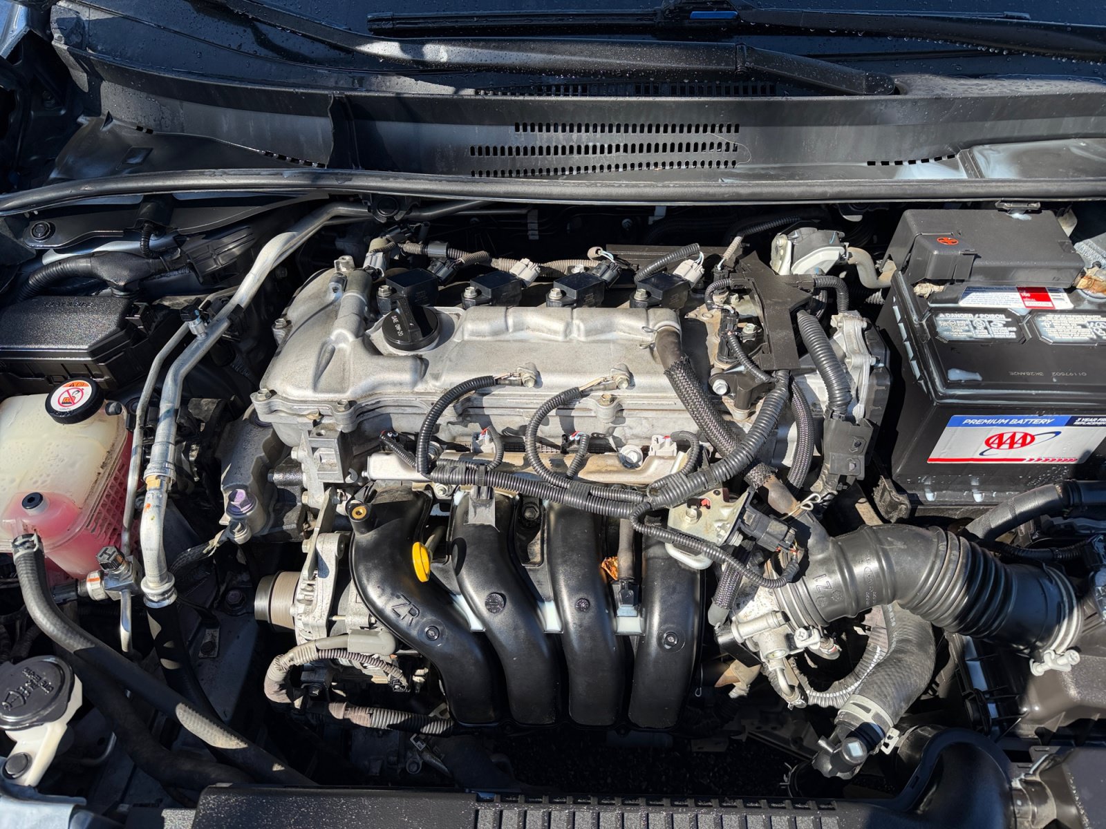 Used 2020 Toyota Corolla LE FWD image 35