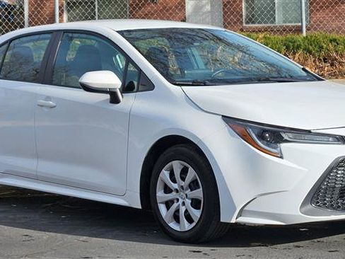 Used 2022 Toyota Corolla LE image 7