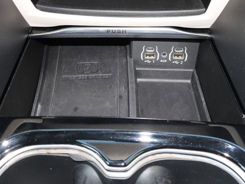 Used 2024 Chrysler Pacifica Limited image 23