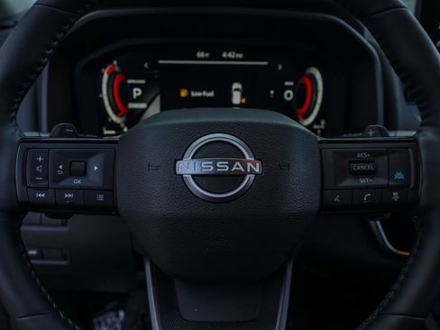 Used 2025 Nissan Rogue SL FWD image 25