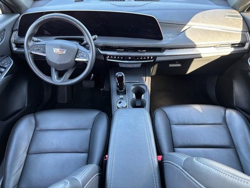 Used 2025 Cadillac XT4 Premium Luxury image 17