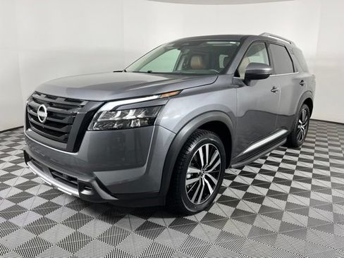 Used 2025 Nissan Pathfinder Platinum w/ Black Appearance Package FWD image 6