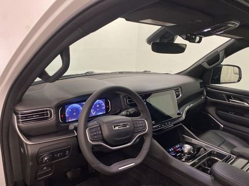 Used 2023 Jeep Wagoneer L 4WD w/ Premium Group I image 8