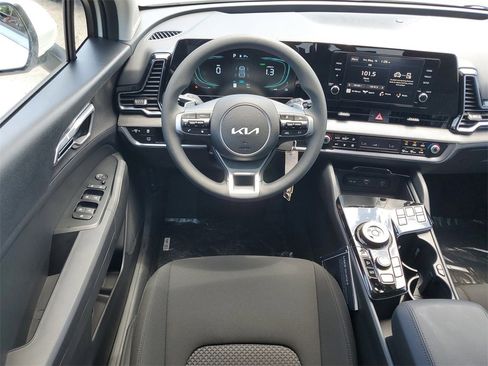 New 2025 Kia Sportage LX image 24