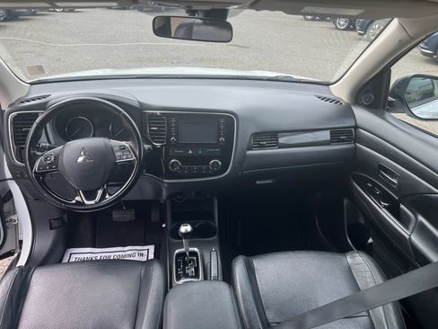 Used 2016 Mitsubishi Outlander SEL image 23