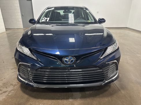 Used 2021 Toyota Camry XLE w/ Navigation Upgrade Package FWD image 7
