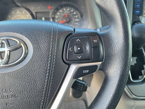 Certified 2017 Toyota Sienna LE FWD image 24