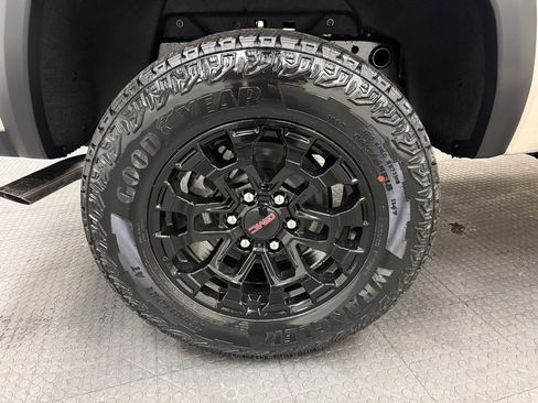 New 2026 GMC Canyon Elevation w/ Convenience Package image 12