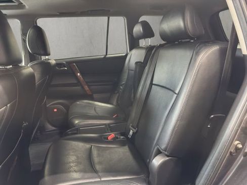 Used 2012 Toyota Highlander Limited w/ Tow Pkg AWD/4WD image 8