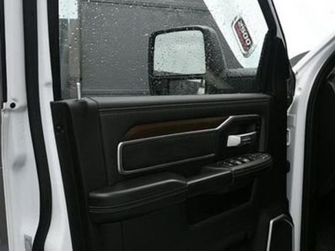 Used 2024 RAM 2500 Laramie AWD/4WD image 10