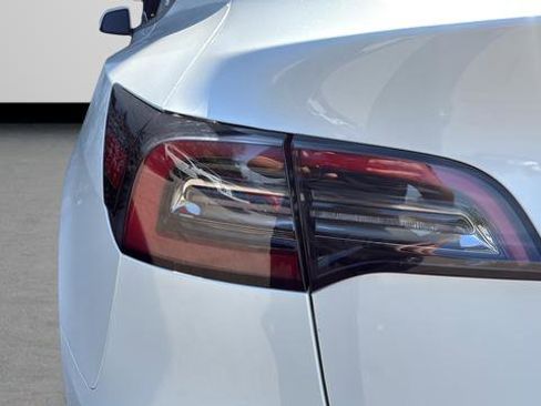 Used 2023 Tesla Model Y Long Range AWD/4WD image 30