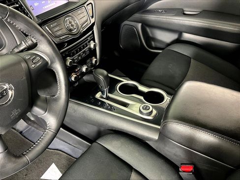 Used 2018 Nissan Pathfinder SV AWD/4WD image 18