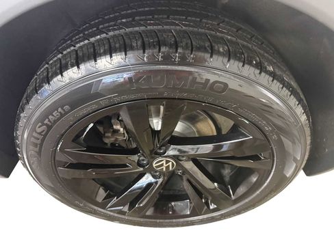 Certified 2023 Volkswagen Tiguan SE R-Line AWD/4WD image 9