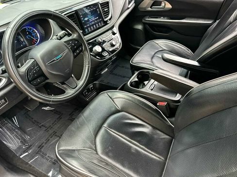 Used 2019 Chrysler Pacifica Limited w/ Advanced Safetytec Group FWD image 10