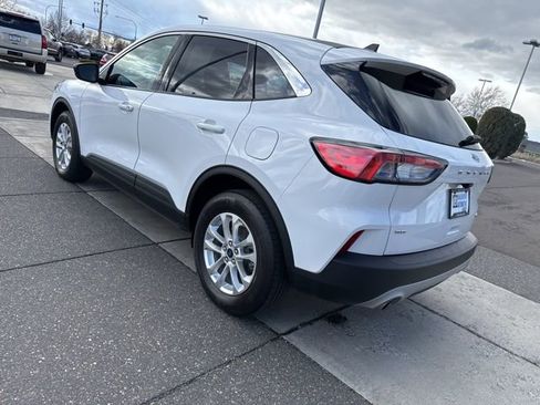 Used 2022 Ford Escape SE image 8