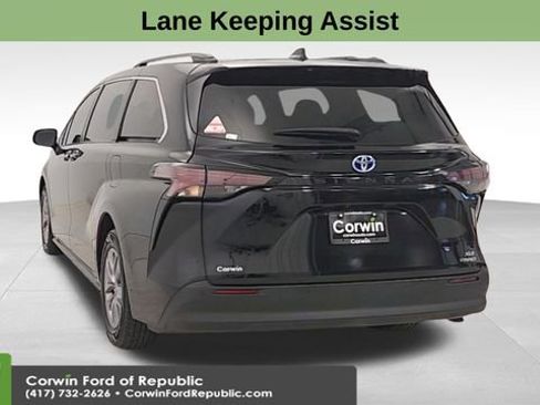 Used 2024 Toyota Sienna XLE image 7
