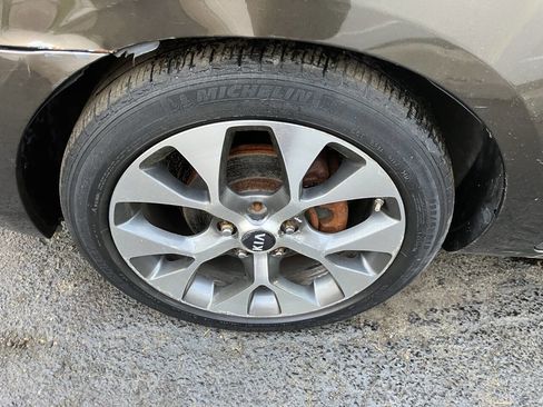 Used 2009 Kia Rondo LX image 12