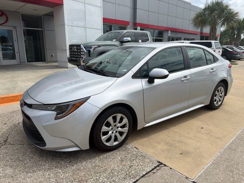Used 2024 Toyota Corolla LE FWD image 4