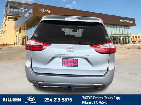 Used 2017 Toyota Sienna LE FWD image 7