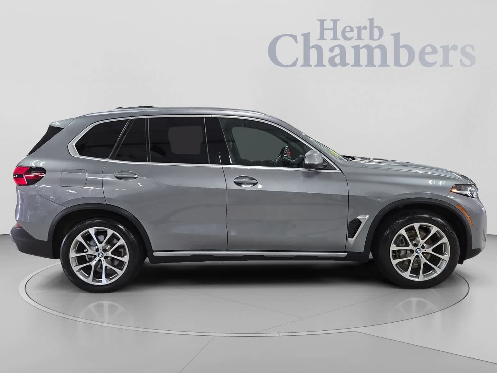 Used 2024 BMW X5 xDrive40i w/ Parking Assistance Package AWD/4WD image 11