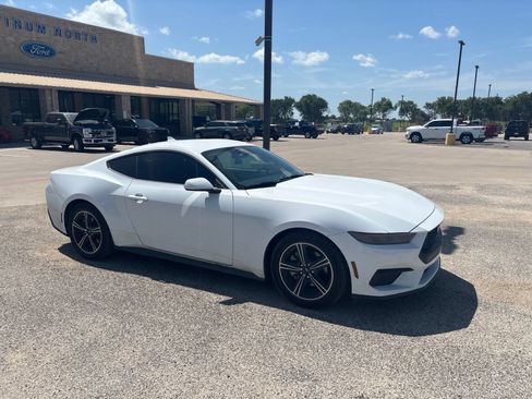 Used 2025 Ford Mustang Coupe RWD image 8