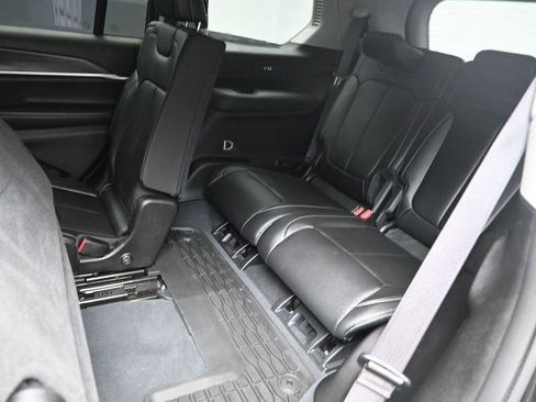 Used 2023 Jeep Grand Cherokee L Limited image 24