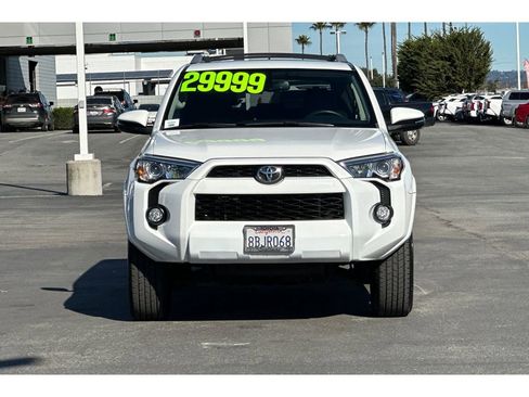 Used 2018 Toyota 4Runner SR5 Premium image 9
