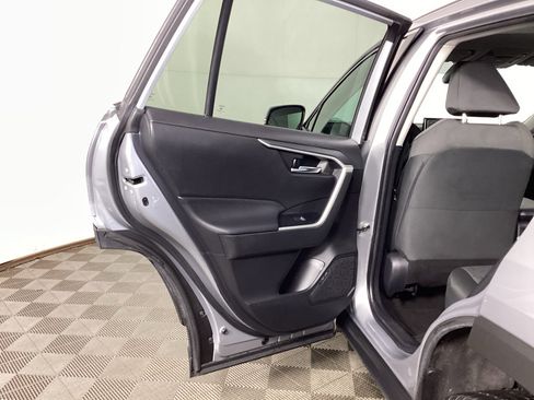 Used 2022 Toyota RAV4 XLE AWD/4WD image 12