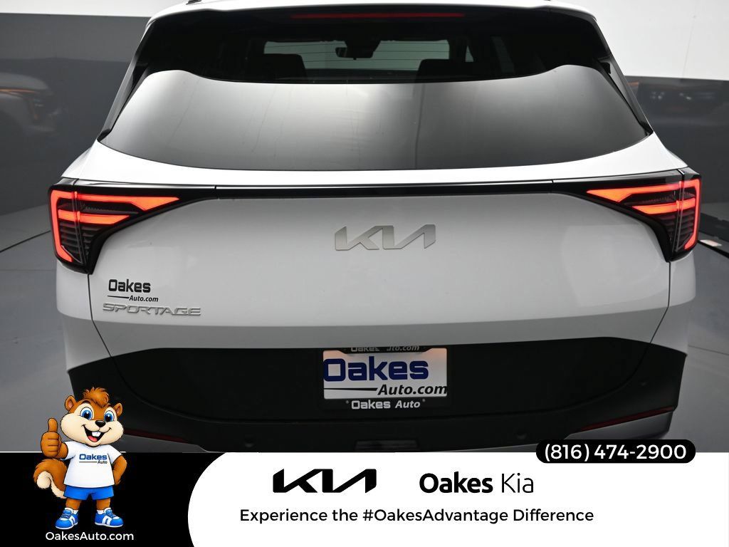 Certified 2026 Kia Sportage EX w/ EX Panorama Roof Package FWD image 32