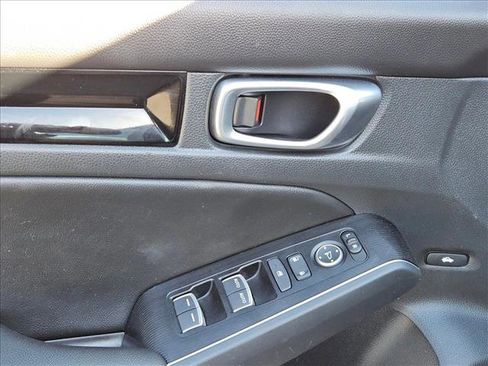 Used 2023 Honda Civic Touring image 9