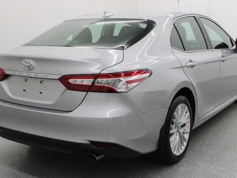Used 2020 Toyota Camry XLE AWD/4WD image 5