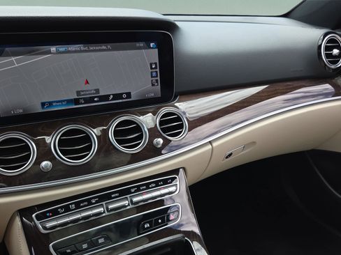 Used 2021 Mercedes-Benz E 350 Sedan image 31