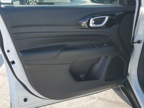 New 2026 Jeep Compass Latitude image 19