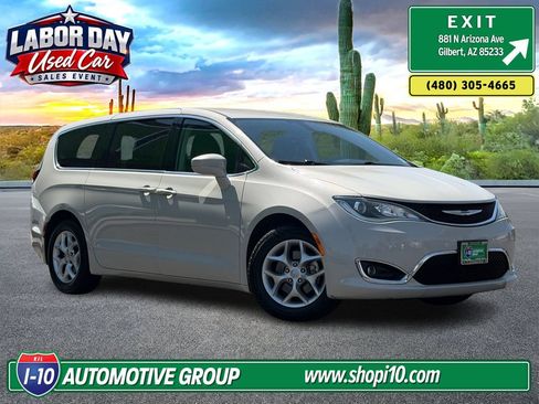 Used 2019 Chrysler Pacifica Touring Plus w/ Tire & Wheel Group FWD image 1