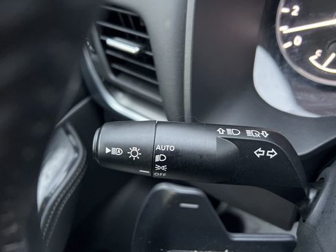 Used 2025 Nissan Rogue SV image 15