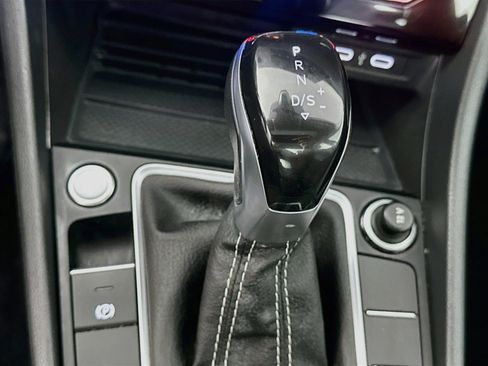 Used 2025 Volkswagen Jetta SE FWD image 24
