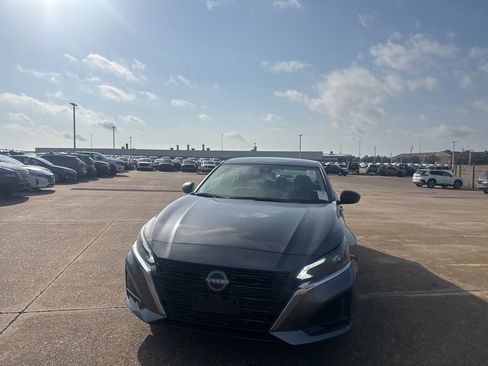 Certified 2025 Nissan Altima 2.5 SV image 5