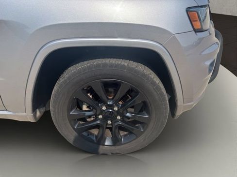 Used 2017 Jeep Grand Cherokee Altitude AWD/4WD image 29