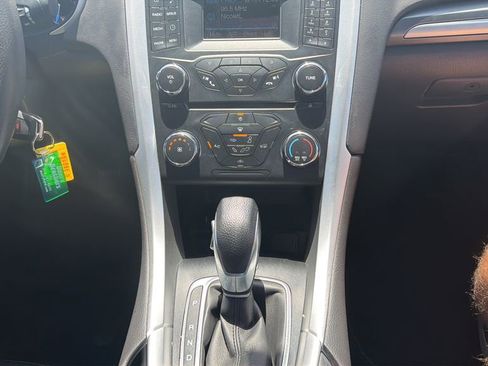 Used 2014 Ford Fusion SE FWD image 22