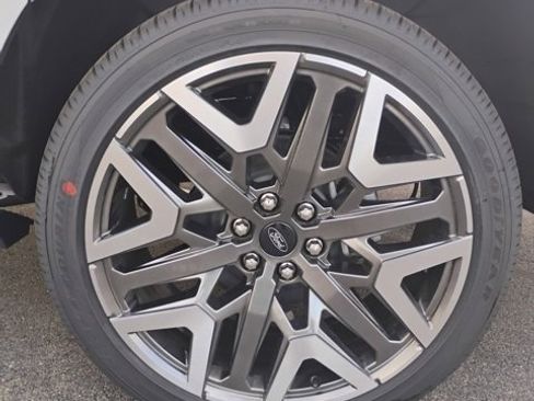 New 2025 Ford Expedition Max Platinum w/ Platinum Ultimate Package image 10