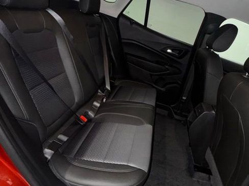 Used 2024 Chevrolet Trax LT w/ LT Convenience Package FWD image 13