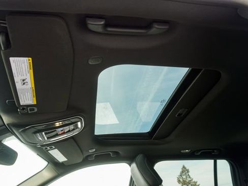 Used 2023 Jeep Grand Cherokee Altitude image 15